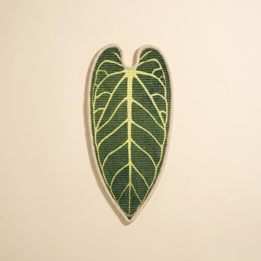 Leaf Sisal Cat Scratch Mat, heart leaf shape, studio shot